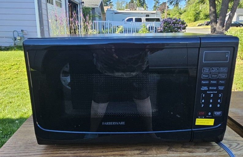 Farberware 700 Watt Microwave