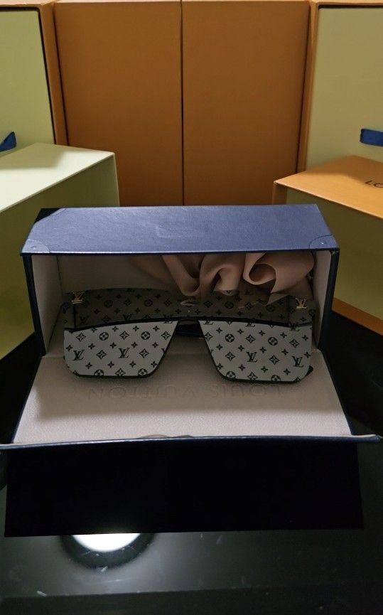 Louis Vuitton Monogram SUNGLASSES