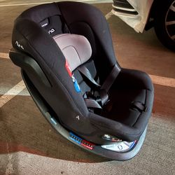Nuna Revv Rotating baby seat