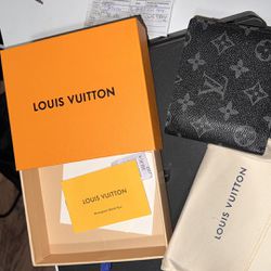 Louis Vuitton Men's Slender Wallet — Black Monogram— Used for