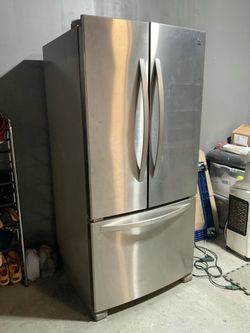 KENMORE REFRIGERATOR (PICK UP ONLY)