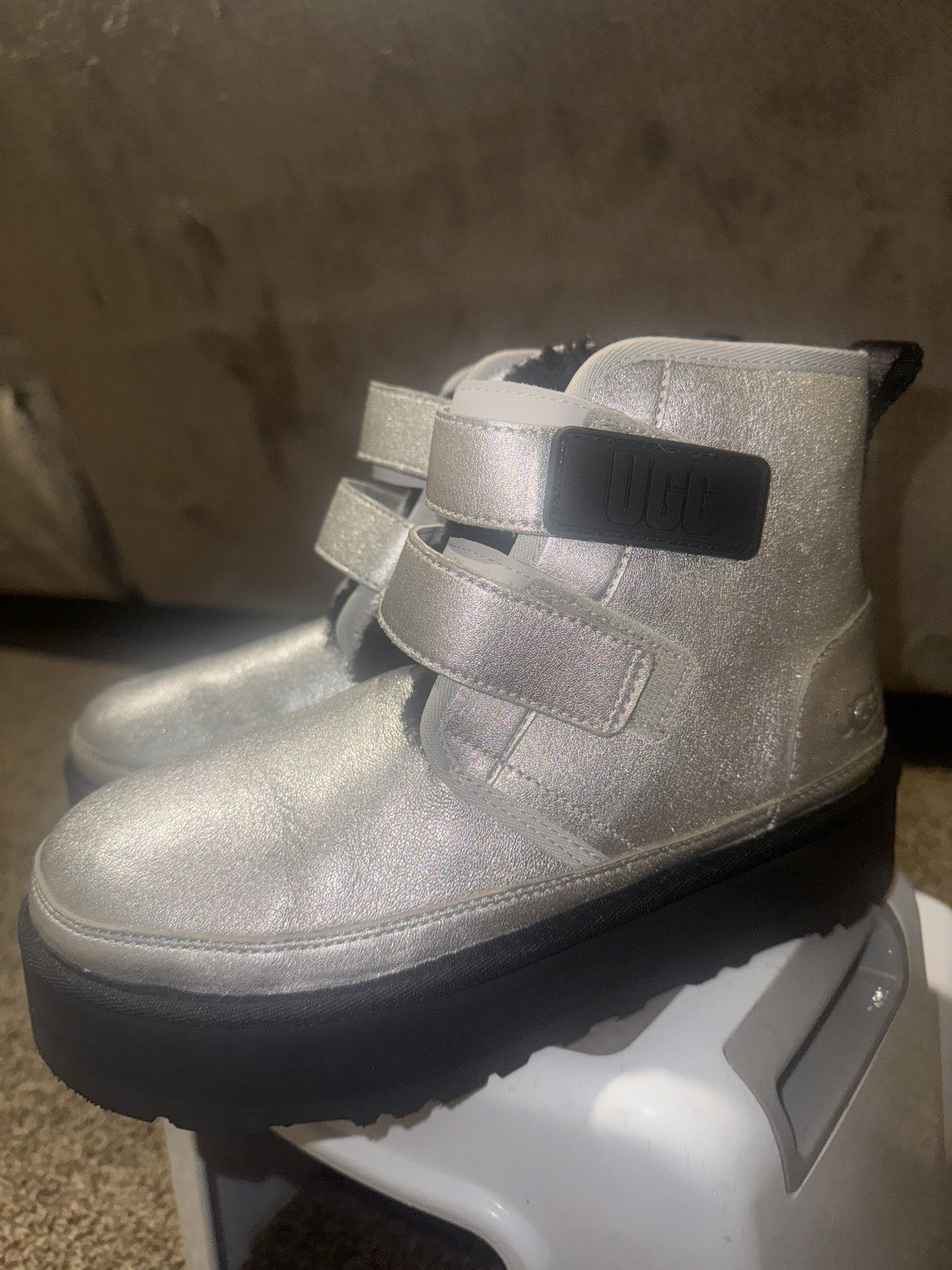 Ugg Boots Sz 5 Big Kid And 10 Little Kid