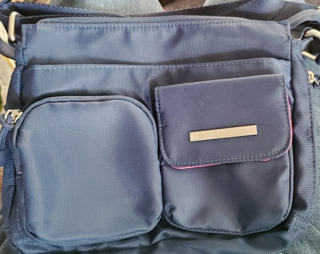 E.T.A. Crossbody Travel Bag. Lots Of Storage ! EUC.