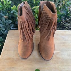 Ladies, cute suede ankle boots size 10