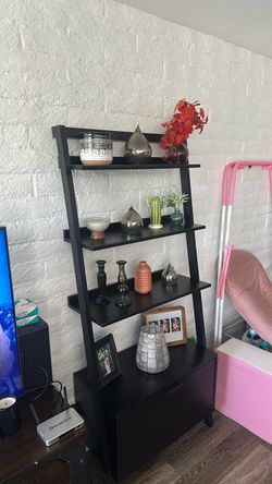 Slanted Book Shelf