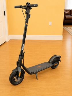 2025 Segway F2 eKickScooter | LIKE NEW | Only 15 Miles | Charger + Manuals