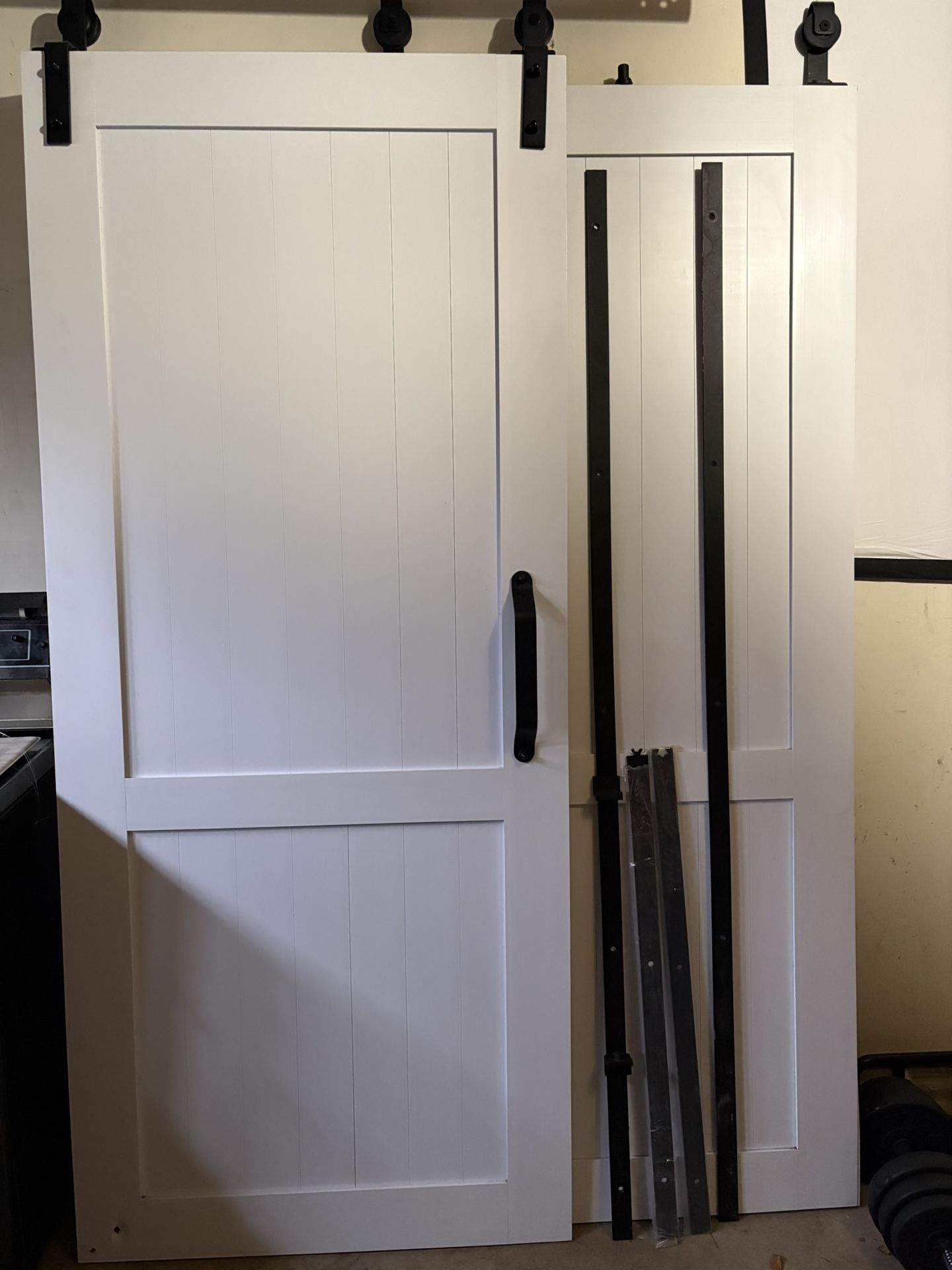 2 Barn Doors Wall Mount Included