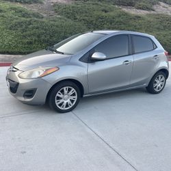 WOW) 2014 MAZDA 2/4 Cyl COMMUTER /CLEAN TITLE/SMOG