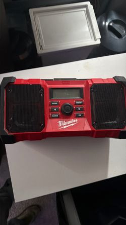 Milwaukee job site radio