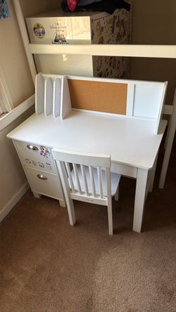 Kids desk