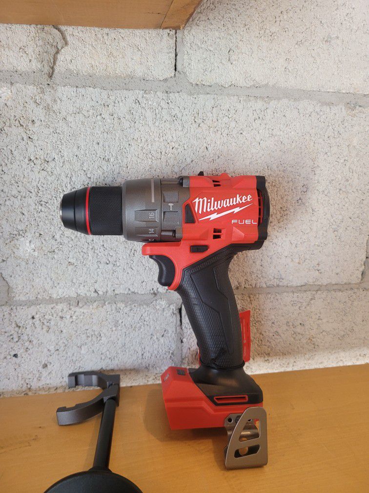 NEW Milwaukee 2904-20 M18 FUEL 1/2" Hammer Drill/Driver (Tool only)