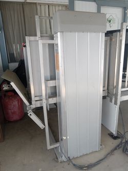 WHEELCHAIR LIFT