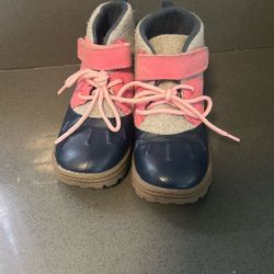 Carters Hiking Boots 9m