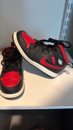 Toddle Nikes