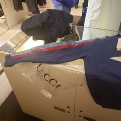 Gucci sweatshirt sm Rare...Make a Reasonable Offer...paid $800
