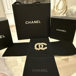 Gold, black & champagne Crystal CC Brooch and Pearls