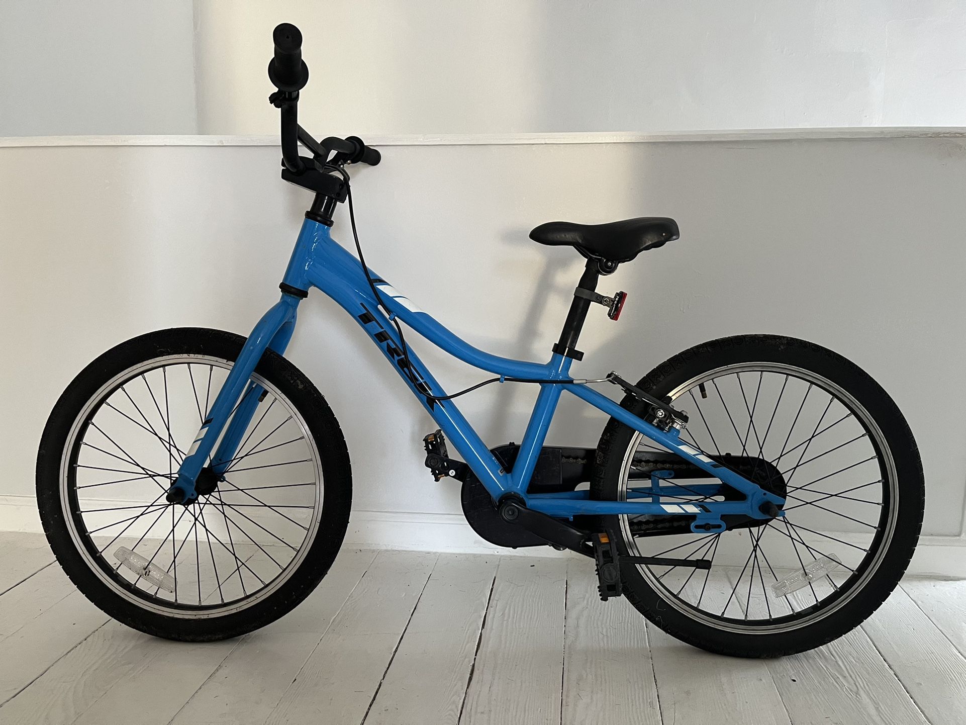 Young Adult Trek Bike Like New Size 16 In Wheels 