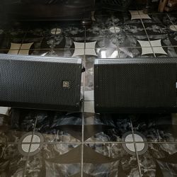 Pair electro voice elx 12" passive speakers