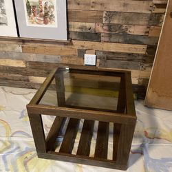 Mid-Century Modern Accent Table – $75 (Excellent Condition) 