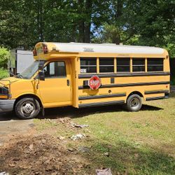 2003 GMC Savana Cutaway School Bus