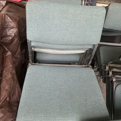 💥Silla para iglesia ⛪️ o y oficina 💥  💥💥$20 cada uno   💥💥$20 each   💥💥$20 cada una y si compras más de 5 sillas 🪑 las doy en menos 💥