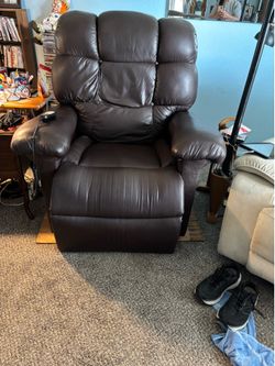 Automatic open and closing chair.