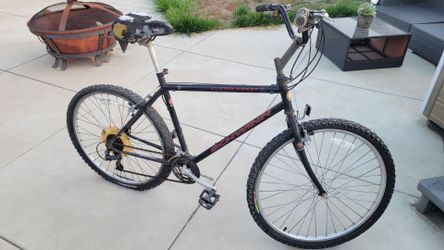 Schwin clear creek medium frame mountain bike bicycle for parts or restoration