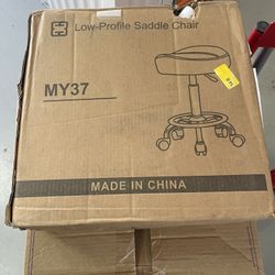 Low-Profile Saddle Chair