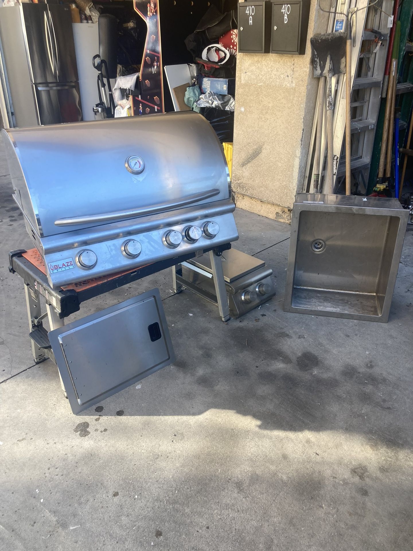 Built In grill,stove And Sink