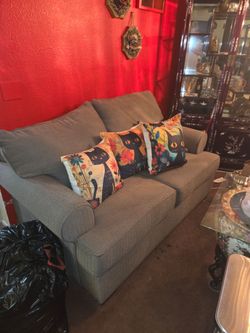 4' sofa and pillows