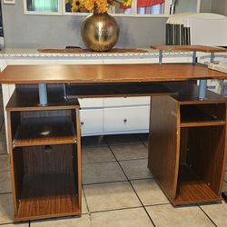 Escritorio--------Desk
