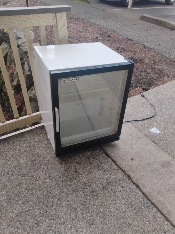Beverage Refrigerator 