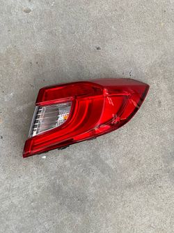 Hybrid 2022 Honda Accord Right tail light