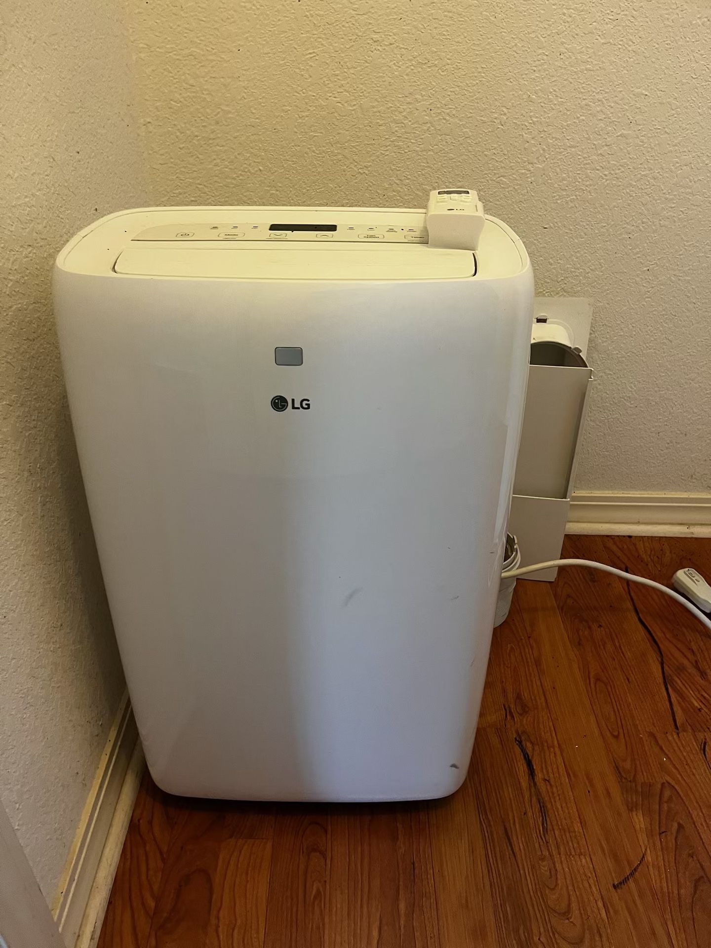 LG Portable Air Conditioner 6000 BTU