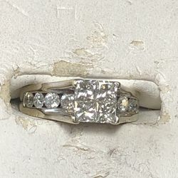14 Kt White Gold & Diamond  Solitaire Ring