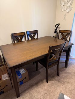 Dining table w/ 6 chairs