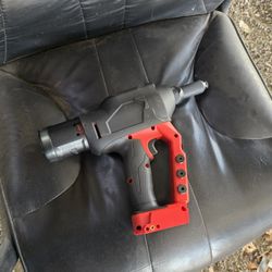 Milwuakee Rivet Gun 