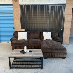 Couch L