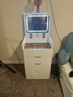 Drawers and light-Up Vanity