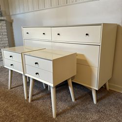 Mid Century Modern Dresser & nightstands