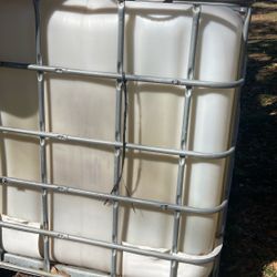 100 Gallon Water Tank