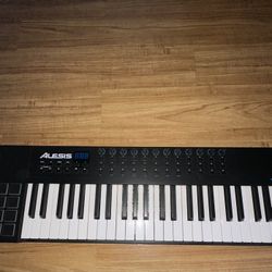 Alesis Vi61 Keyboard