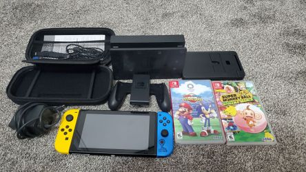 Nintendo Switch Wildcat Fortnite Edition: Console + Dock + Games + Accessories