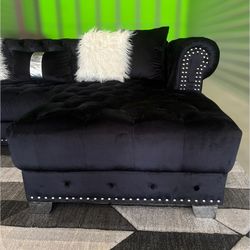 Like NEW small sectional sofa couch (DELIVERY AVAILABLE)