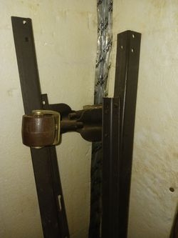 Metal bed frame