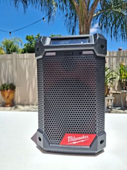 Milwaukee M12 Bluetooth Radio +Charger (tool only)
