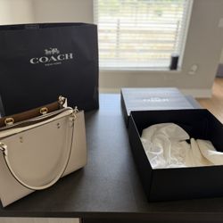 Coach Rogue Bag in glovetanned leather (B4/Chalk)