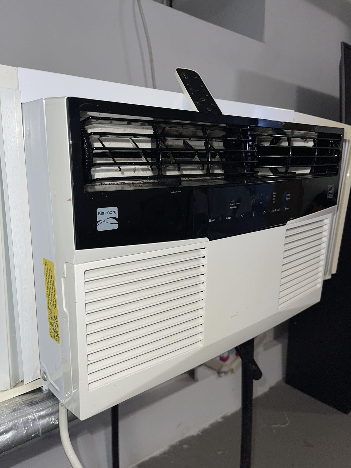 Kenmore 8,000 BTU Window Air Conditioner – Like New w/ Remote