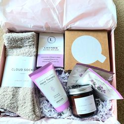 Spa Gift Unboxme Lavender Basket For Women - Relaxation Gifts I Self Care  Package with Lavender Scented Candle, Bath Bomb, Soap, Socks & Bouquet for  Sale in Burbank, CA - OfferUp
