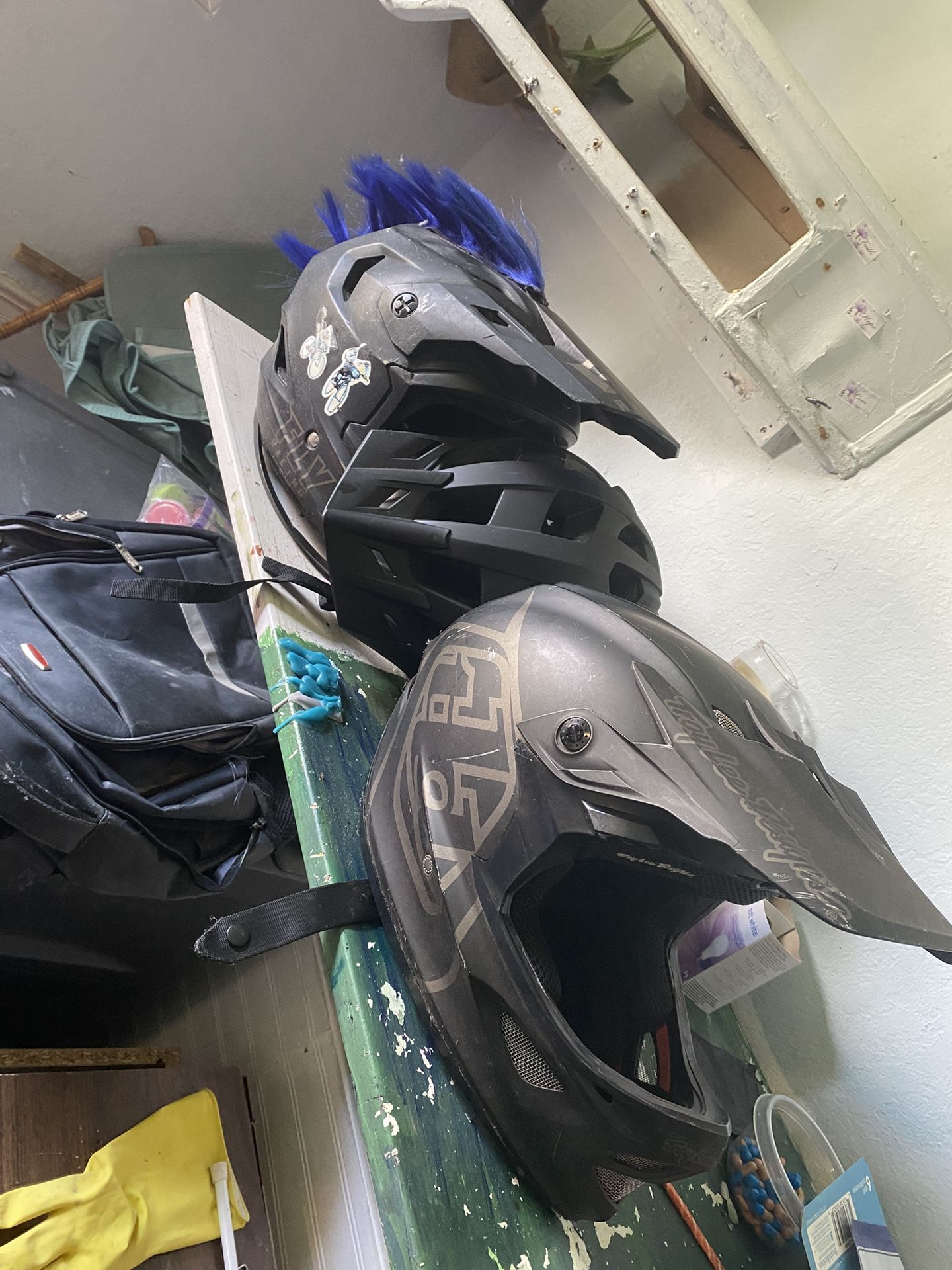 3 Helmets